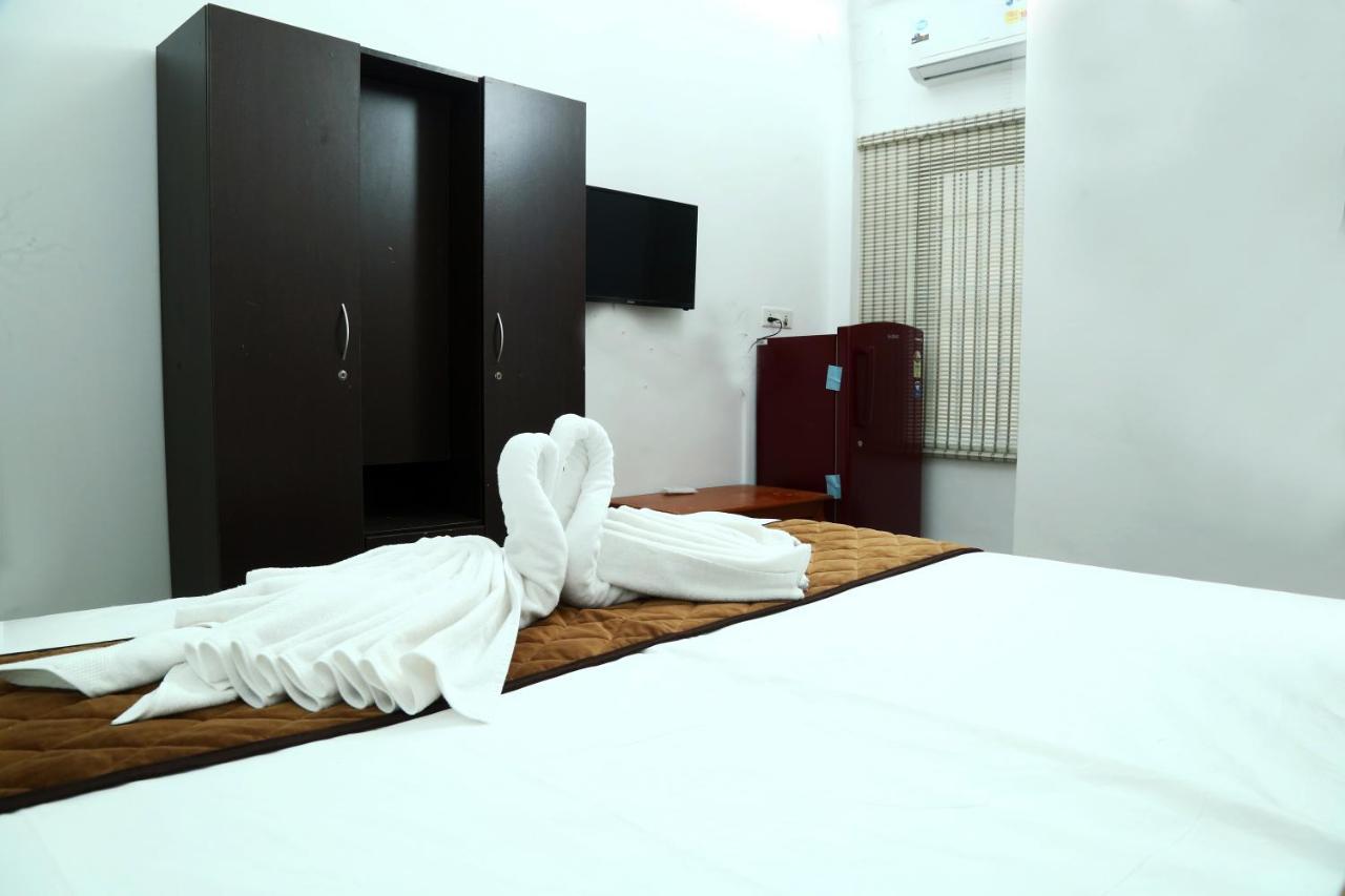 Awa Residency Hotel Kochi Buitenkant foto