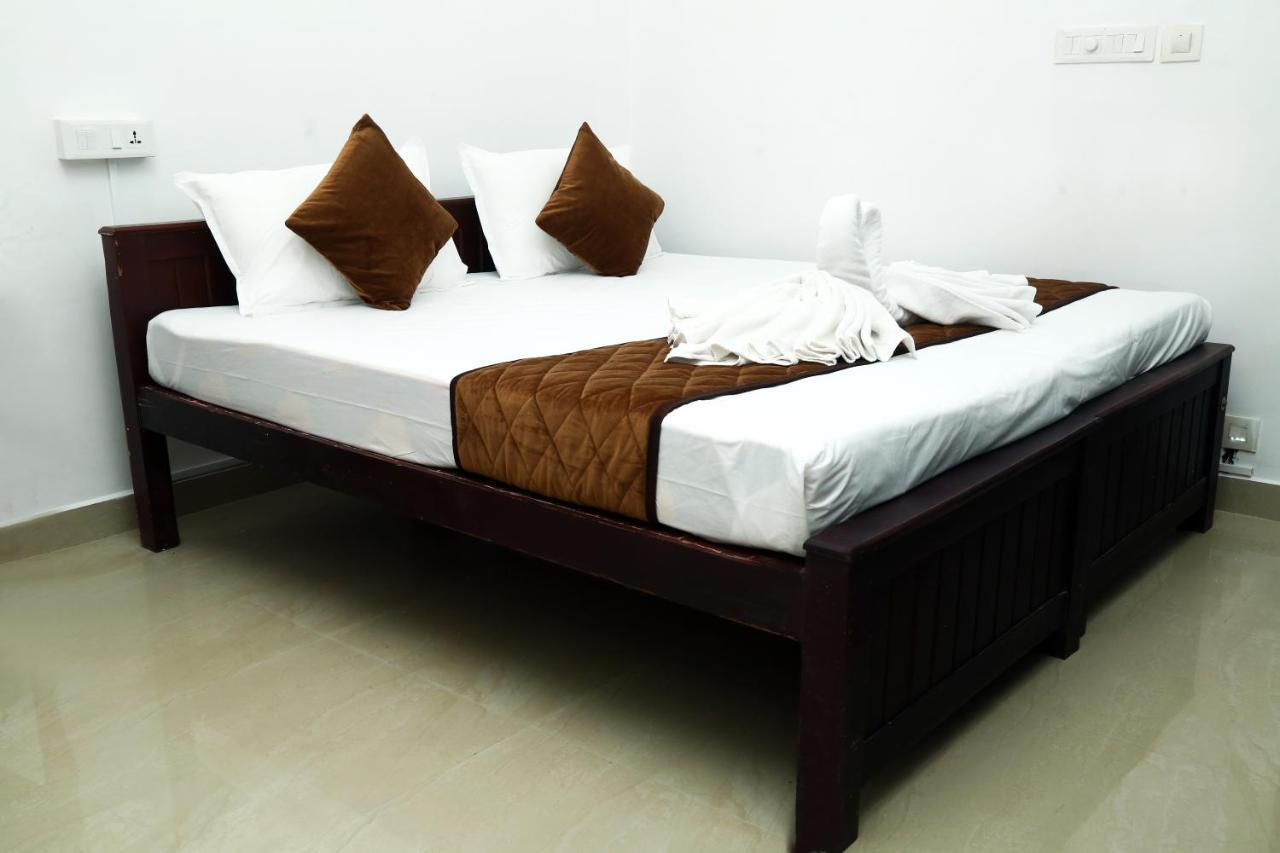 Awa Residency Hotel Kochi Buitenkant foto